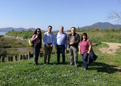 En estudio las propuestas para prolongar la pasarela de la marisma sur y acondicionar el sendero en la marisma norte, solicitadas al consejero Jesús Oria