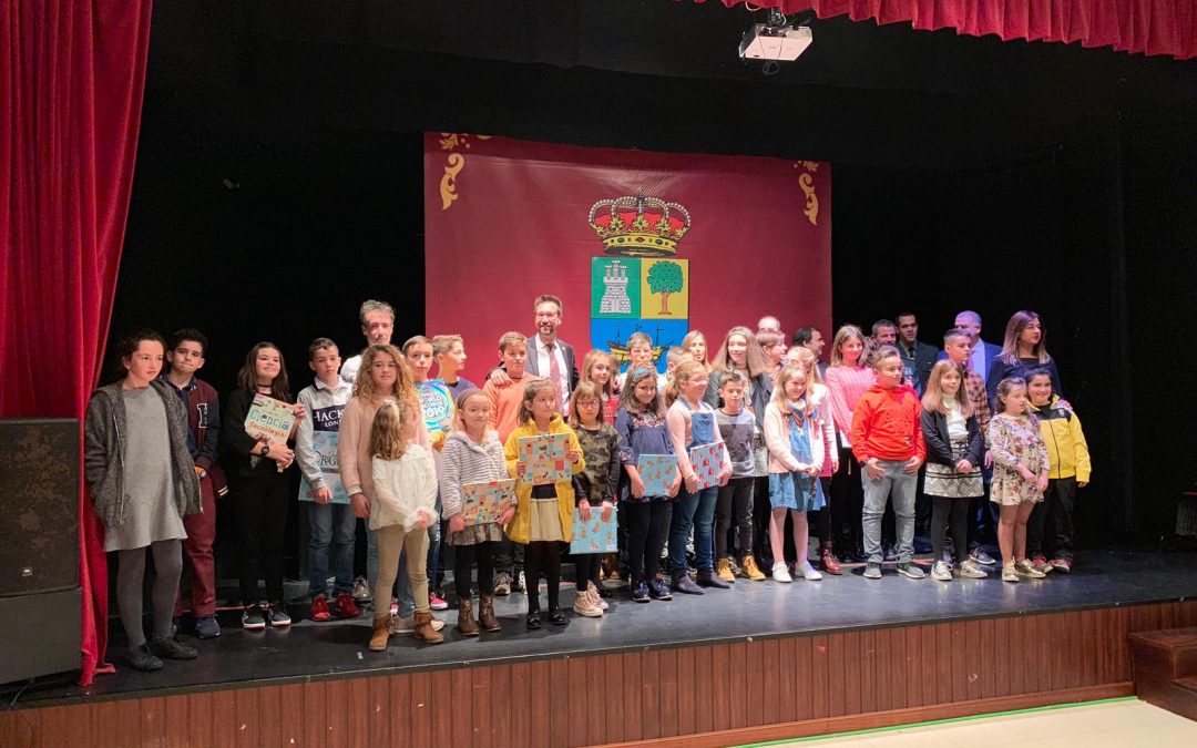 El Ayuntamiento de Colindres entrega los premios del concurso infantil sobre la Constitución española
