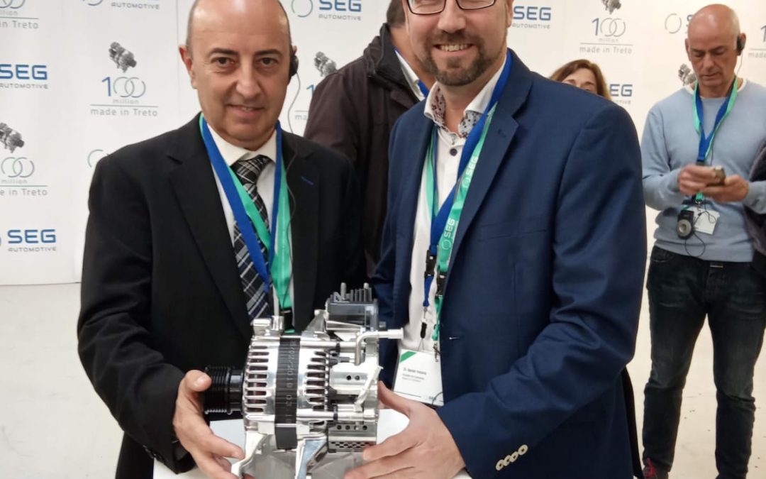 El alcalde de Colindres, Javier Incera, ha asistido este miércoles invitado al acto con el que la planta SEG Automotive Spain –la antigua Bosch-