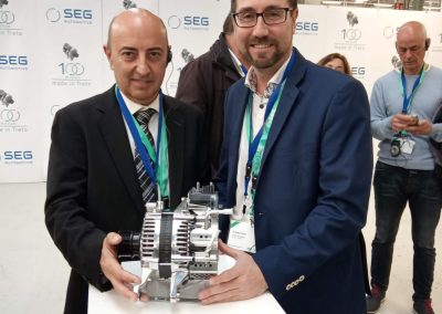 El alcalde de Colindres, Javier Incera, ha asistido este miércoles invitado al acto con el que la planta SEG Automotive Spain –la antigua Bosch-