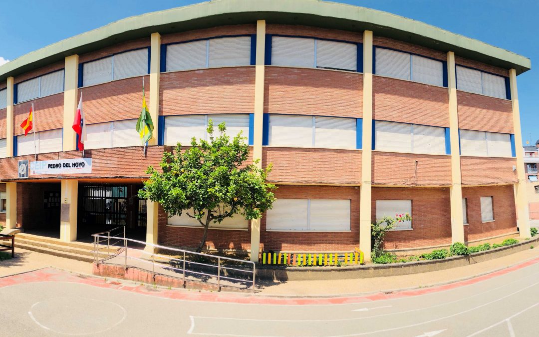 El Ayuntamiento firma contrato con una nueva empresa de limpieza para los centros escolares