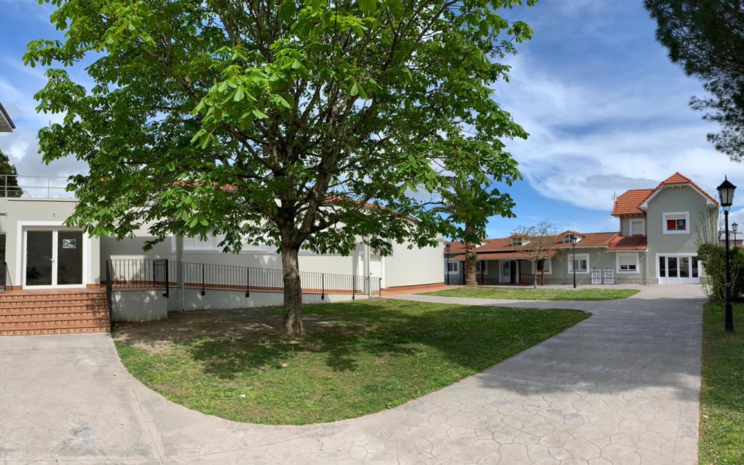Concluyen las obras de restauración de la fachada y mejora de los accesos de la Casa de Cultura