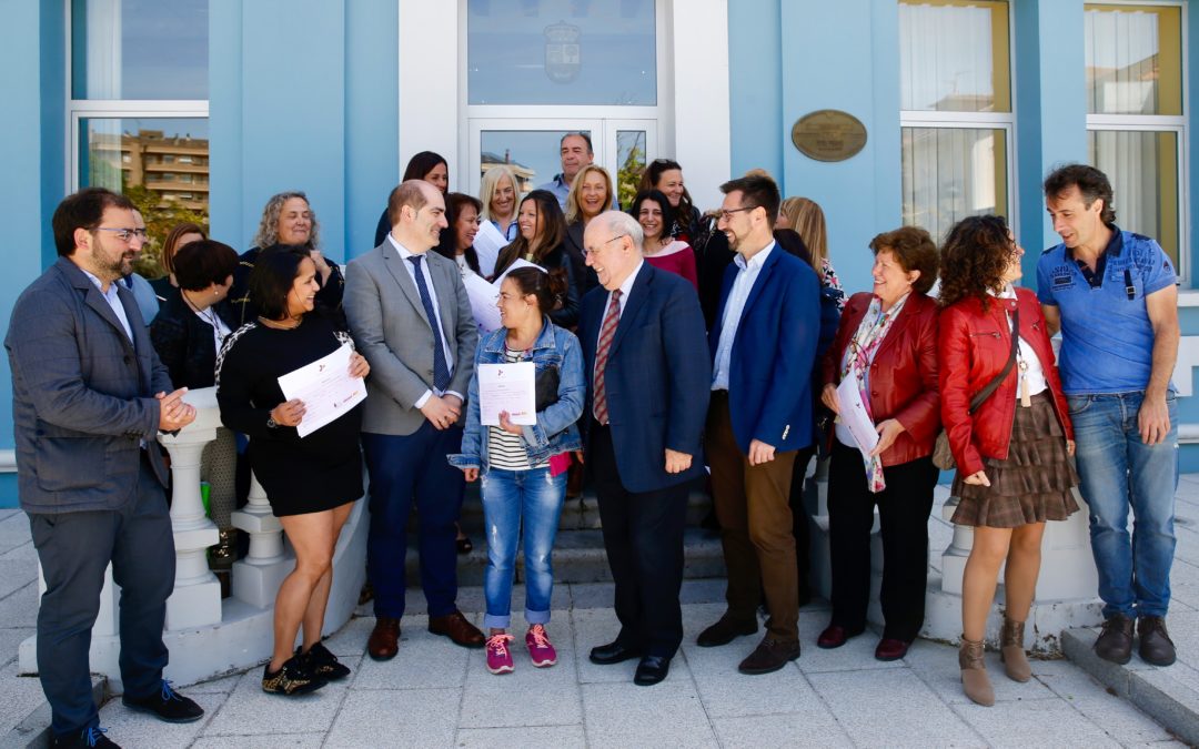 Quince parados de Colindres acaban su formación en el taller de empleo sobre atención a la dependencia