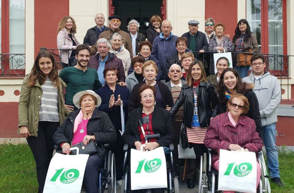 Los usuarios del Centro de Día de Colindres recuperan parte de la historia de la finca Villa Luz