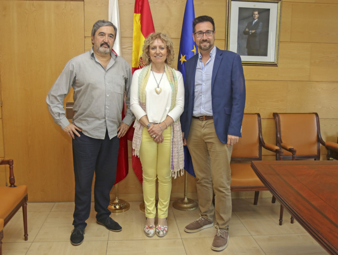 Sala de Gobierno de Cantabria. La vicepresidenta y consejera de Universidades e Investigación, Medio Ambiente y Política Social en funciones, Eva Díaz Tezanos, firma un convenio entre el CIMA y el Ayuntamiento de Colindres. 18 JUNIO 2019