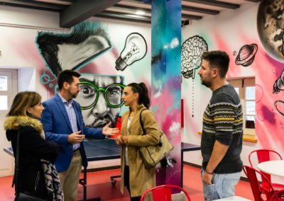 La Casa de la Juventud de Colindres recibe la visita de la Directora de Juventud del Gobierno de Cantabria.