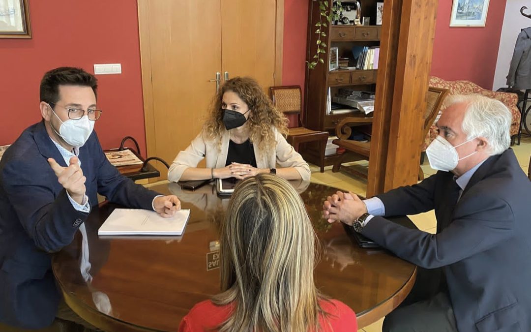 Quiñones avanza la aprobación del proyecto para ejecutar varias rotondas de Cantabria, entre ellas la del puerto de Colindres