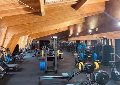 COLINDRES AMPLÍA Y RENUEVA LA DOTACIÓN DE SU GIMNASIO MUNICIPAL