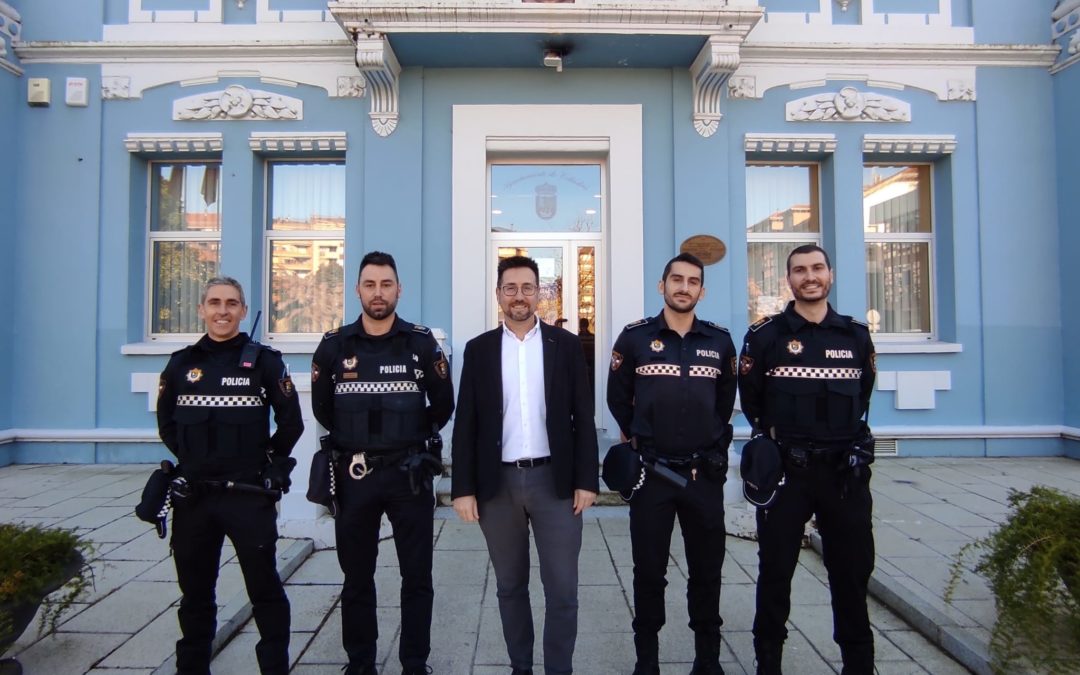TOMAN POSESIÓN LOS TRES NUEVOS AGENTES DE LA POLICÍA LOCAL DE COLINDRES