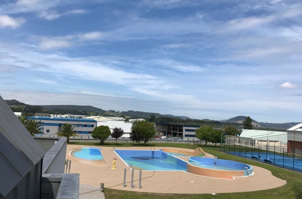 COLINDRES ABRE SUS PISCINAS AL AIRE LIBRE ESTE VIERNES