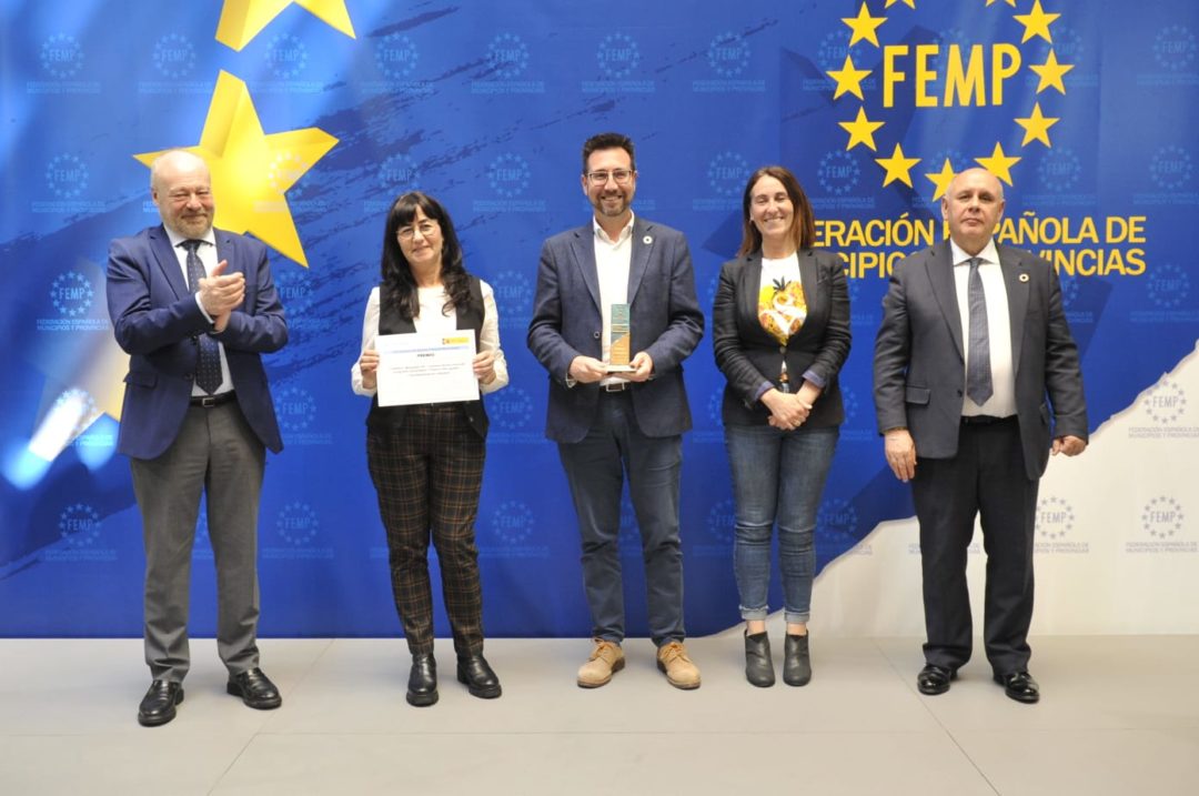 COLINDRES PREMIADO POR SU TRABAJO DE PREVENCIÓN DE ABSENTISMO Y ACOSO ESCOLAR