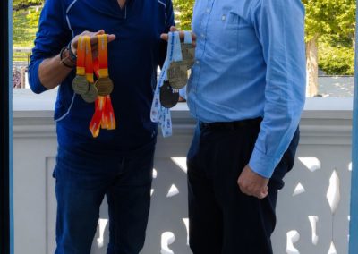 El Alcalde de Colindres recibe al atleta Mamel Expósito tras sus logros en el Campeonato de Europa Master