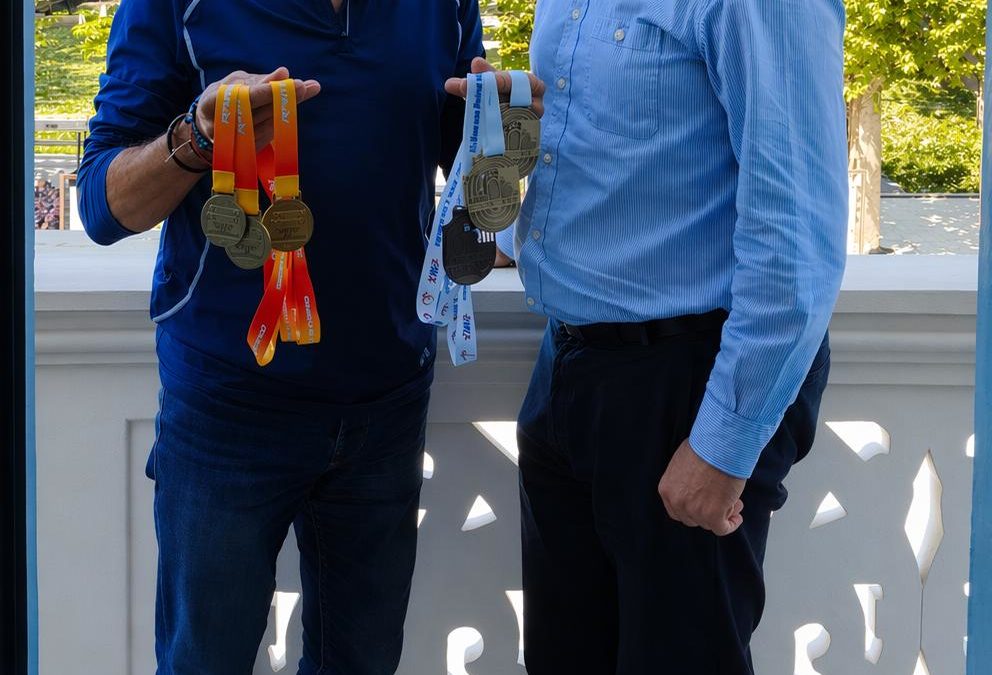 El Alcalde de Colindres recibe al atleta Mamel Expósito tras sus logros en el Campeonato de Europa Master