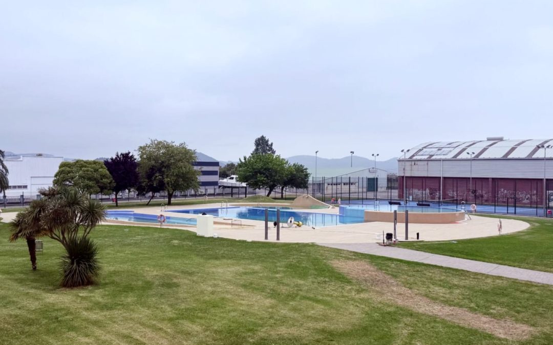 COLINDRES ABRE SUS PISCINAS AL AIRE LIBRE